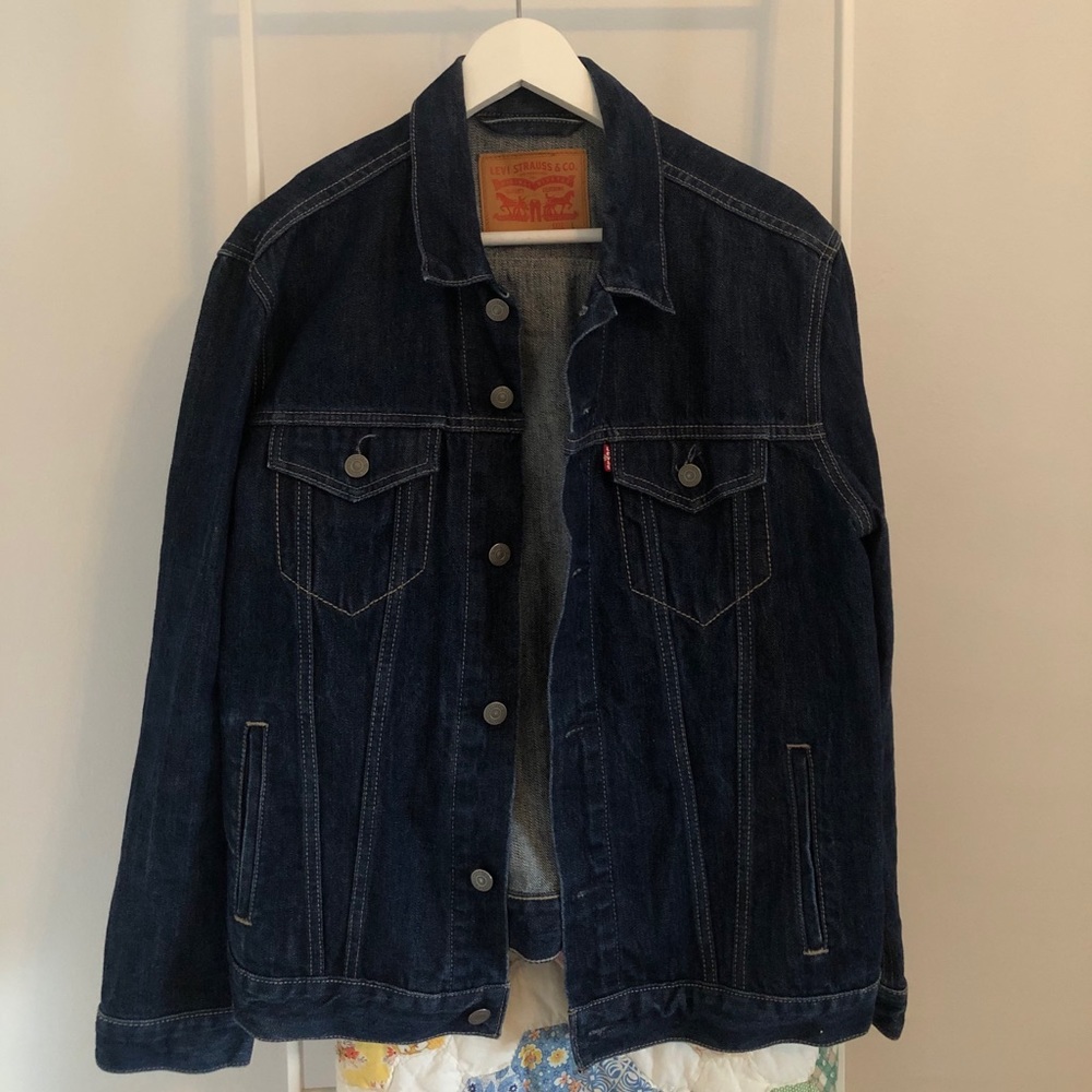Classic Levi’s Trucker Jean Jacket - Barely Worn!